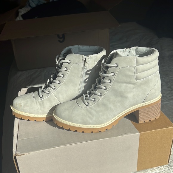 Maurice’s grey Boots - Picture 3 of 5